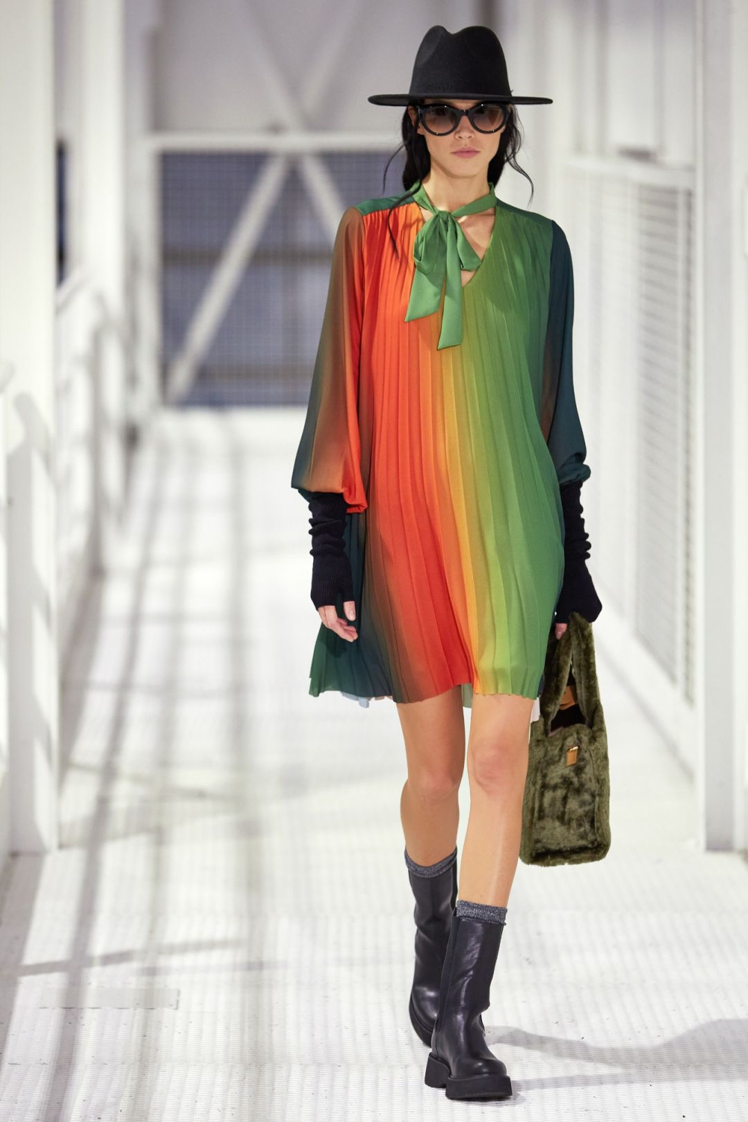 printed pleated dress with pussy bow