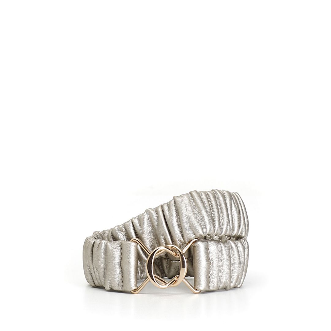 women’s belt with crinkled stretch material and metal hooks