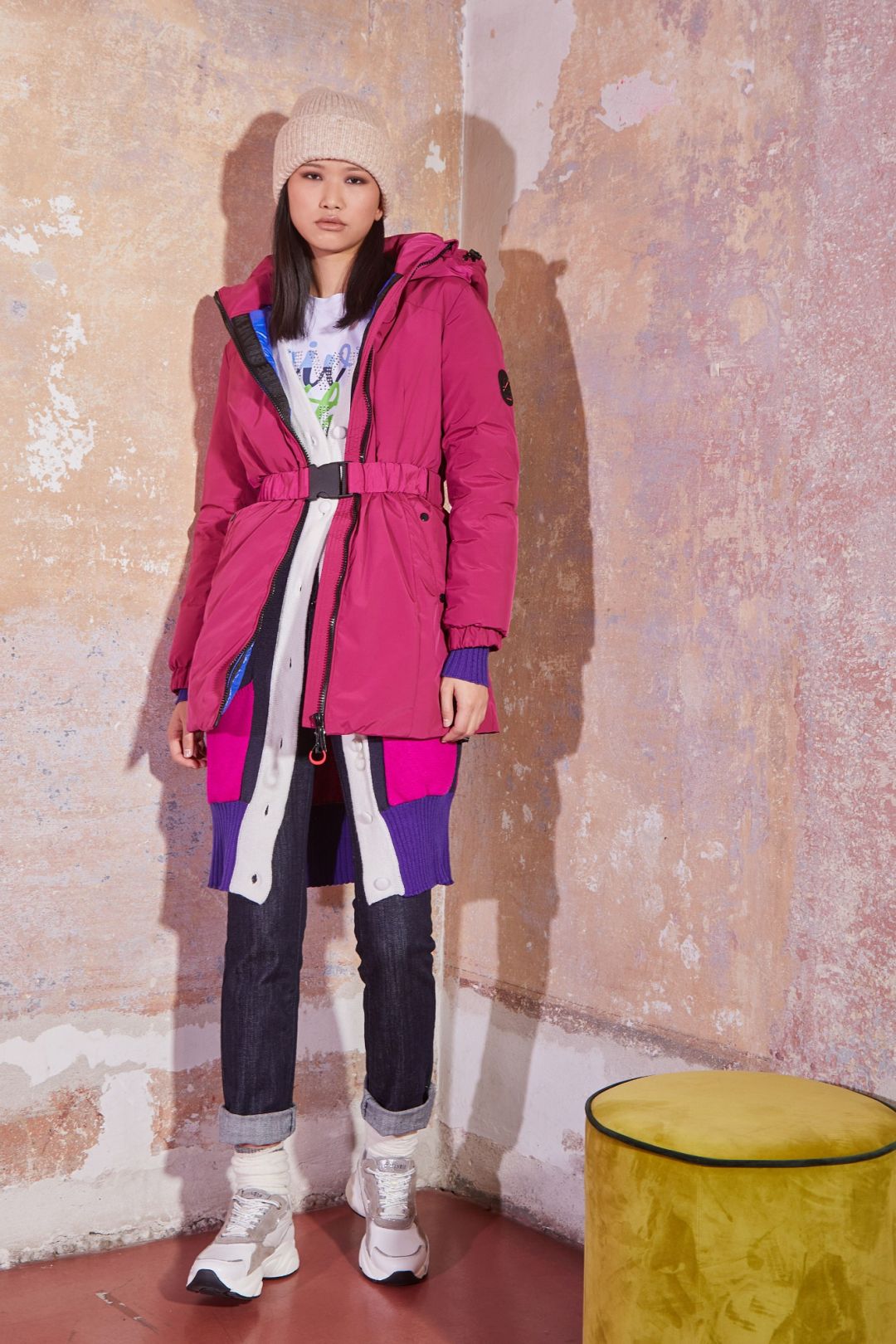 down jacket with hood and elastic belt