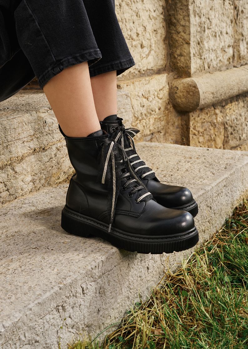 Combat boots